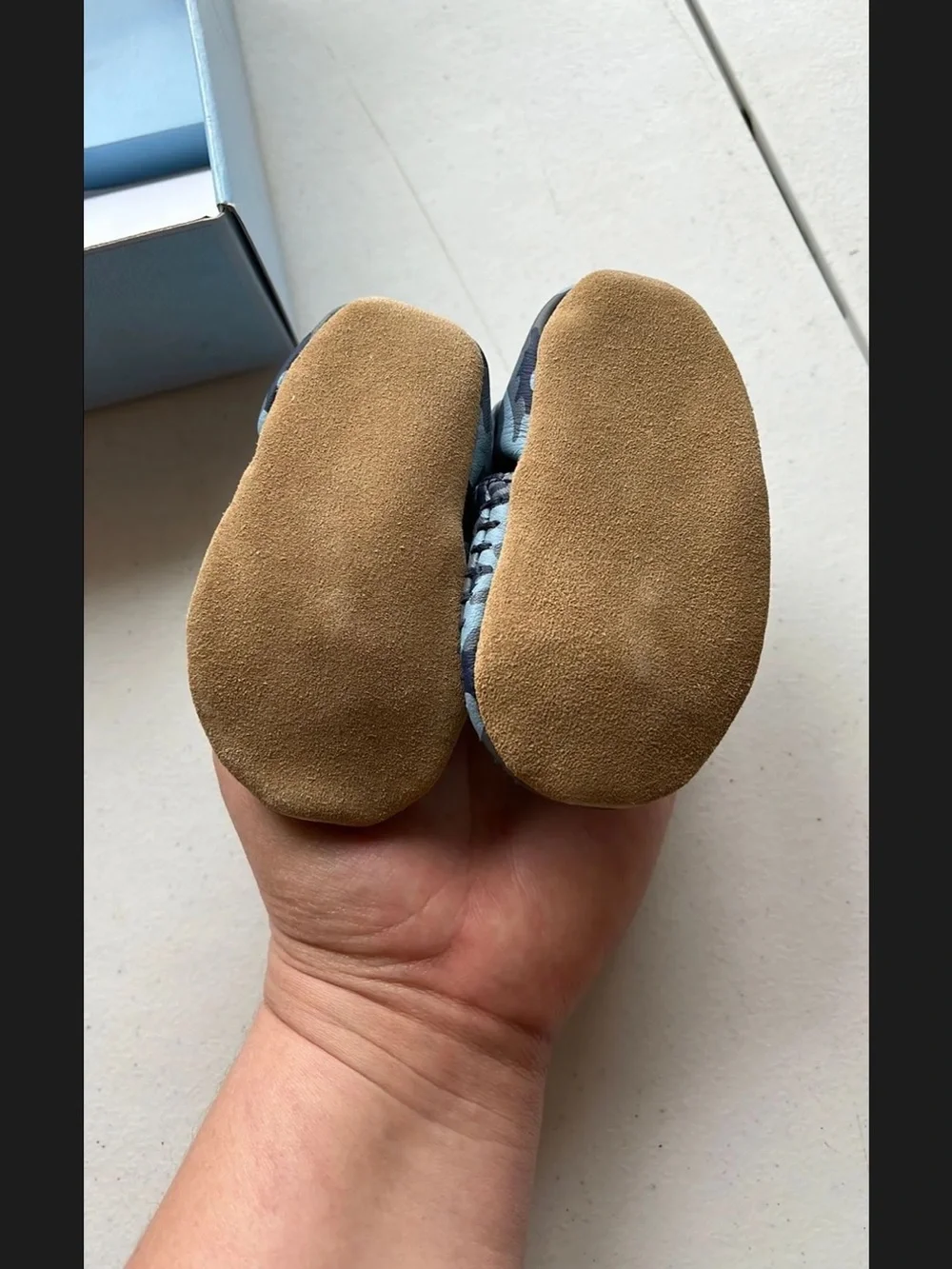 Robeez soft sole leather shoes size 0-6 months